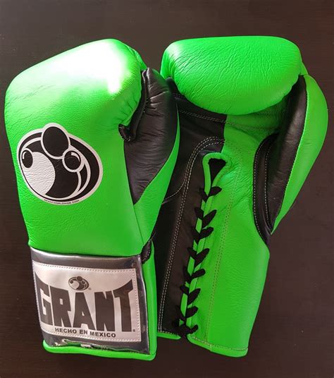 Grant Worldwide Custom Pro Fight Boxing Gloves