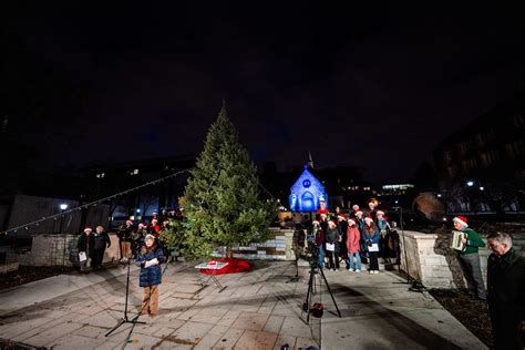 Photo gallery: 2023 University Christmas tree lighting | Marquette Today