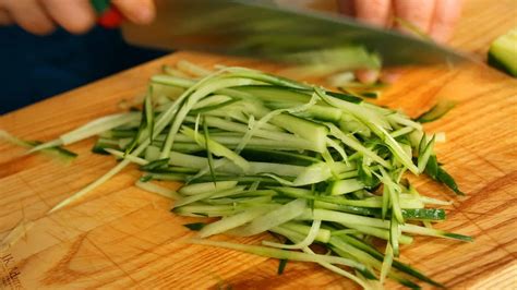 Bibim-naengmyeon 비빔냉면 (Cold, spicy, chewy noodles) recipe - Maangchi.com