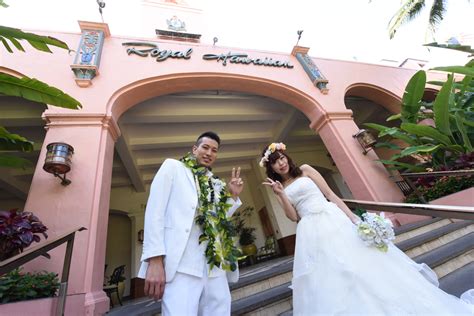 Oahu Photos: Waikiki's Pink Hotel