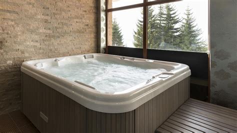 8 Helpful Indoor Hot Tub Installation Tips