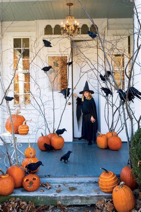 54 Cozy Rustic Halloween Decor Ideas - DigsDigs