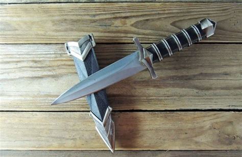 Dagger vs Dirk: What’s the Difference? – KnifeUp