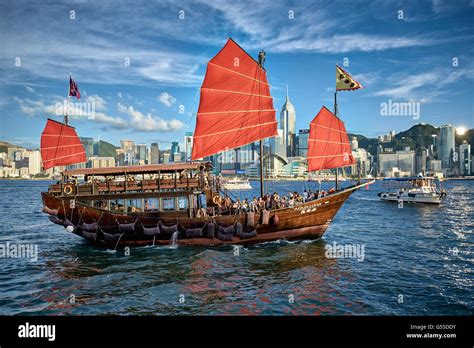 The Aqua Luna junk takes tourist on a cruise around Victoria Harbour in Hong Kong Stock Photo ...