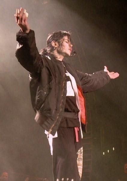 Michael Jackson 12 Hours Before His Death singing Earth Song : lastimages