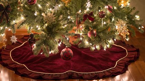 5 Best Christmas Tree Skirts of 2024 - Reviewed