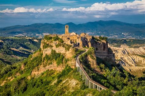 Civita di Bagnoregio, Lazio, Italia: fotografía de stock © pandionhiatus3 #91584292 | Depositphotos