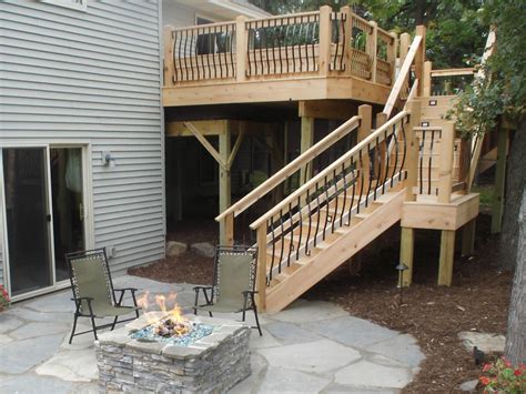 Deck Stairs and Steps | HGTV