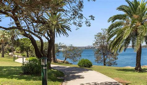 Cremorne Point Ferry and Walk