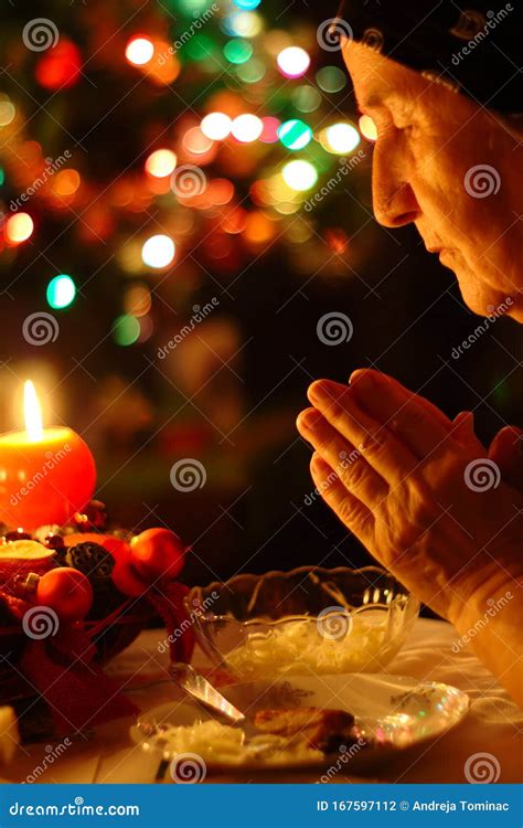 Christmas Dinner Prayer stock photo. Image of tabel - 167597112