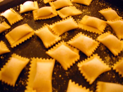 File:Agnolotti.JPG - Wikimedia Commons