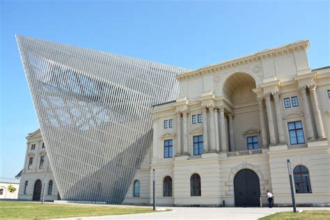 Dresda, Germania - 4 Agosto 2015: Museo Di Storia Militare Di ...