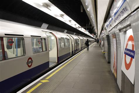 Walthamstow Central Underground Station © Martin Addison cc-by-sa/2.0 :: Geograph Britain and ...