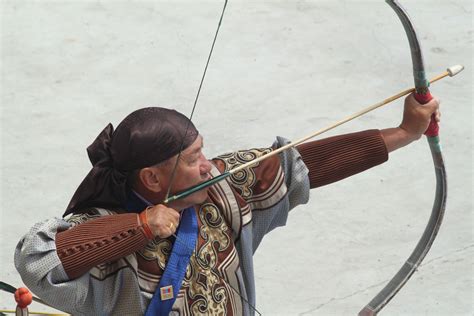 mongolian archery - Google Search Archery Arrows, Bow Arrows, Mongolian Archery, Genghis Khan ...