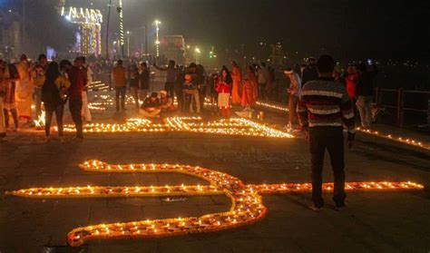 Kashi ghats in India illuminated with 15 lakh diyas on Dev Deepawali - India News News