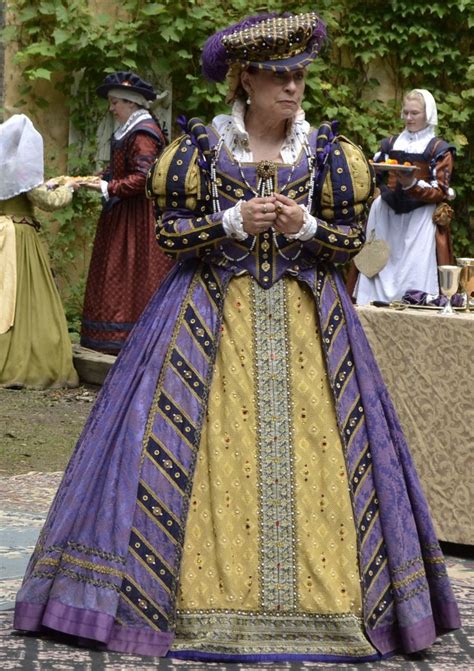 Historical Accuracy Reincarnated | Italian renaissance dress ...