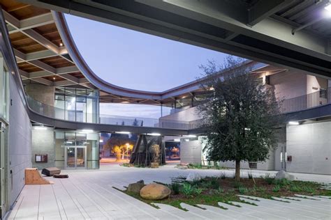 Pomona College Studio Art Hall / wHY | ArchDaily