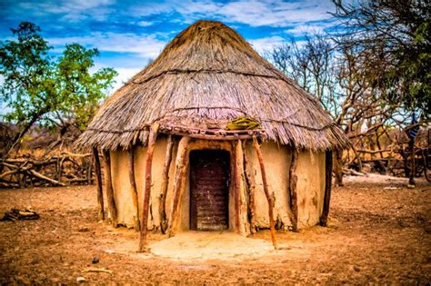 Namibie, huttes himbas | African hut, Vernacular architecture, Africa