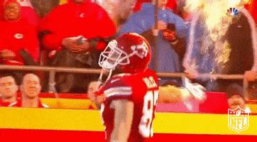 Travis Kelce GIFs - Find & Share on GIPHY