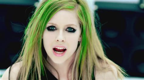 Smile {Music Video} - Avril Lavigne Photo (38793034) - Fanpop