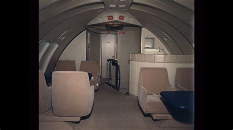 Pan Am 747 Upper Deck Lounge | Airline interiors, Aircraft interiors, Airplane interior