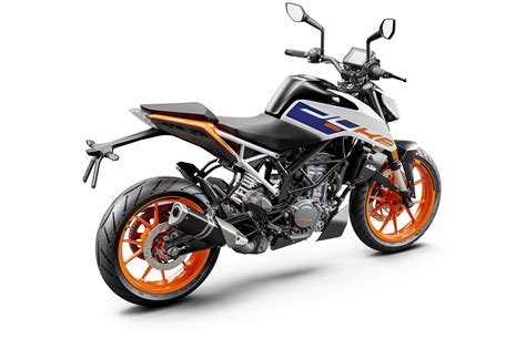 KTM 125 Duke & 390 Duke 2023