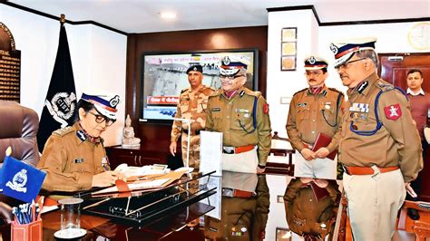 Nina Singh takes charge as CISF’s first woman chief | India News - The ...