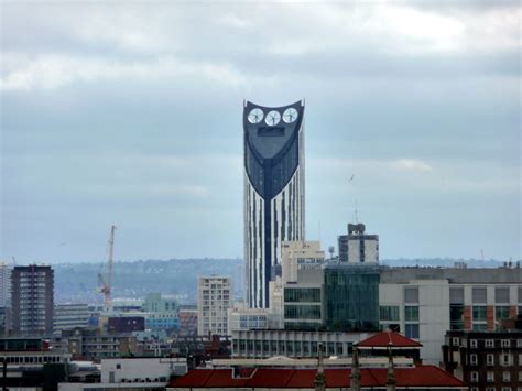 File:London Building With Integrated Wind Turbines.jpg - Wikipedia