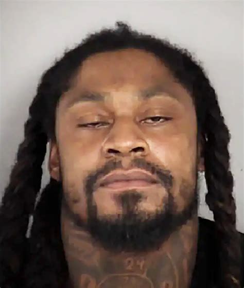 Farjam News 類 Marshawn Lynch's car missing a tire before DUI arrest: photos