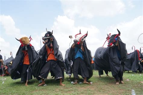 Parade 1000 Bantengan Semarakkan HUT ke-1263 Kabupaten Malang Tahun - Malang Times