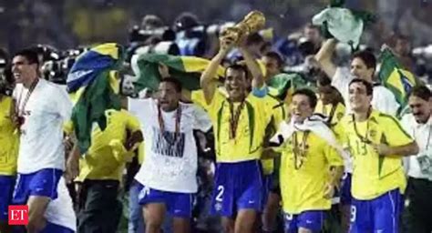 Ronaldinho: FIFA world cup 2022: Ronaldinho reunites with 2002 world ...