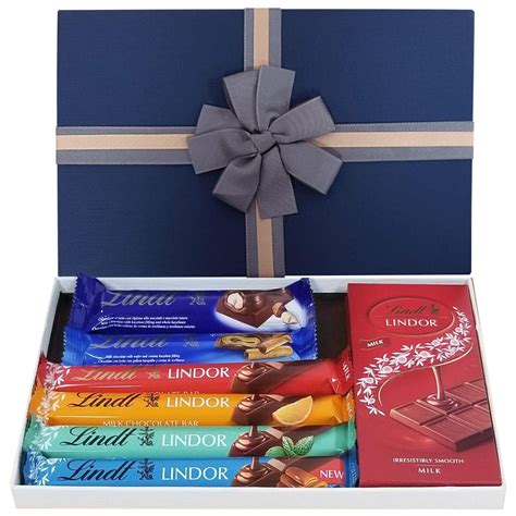 Buy Lindt Chocolates Gift Box - Perfect Selection of Lindt Lindor ...