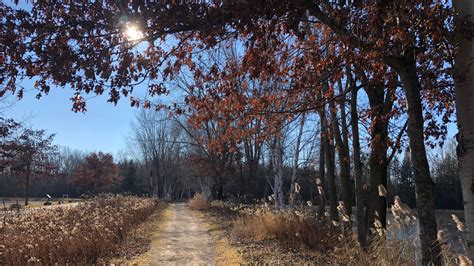 Warm weather draws people to Barkhausen Watefowl Preserve in Suamico | WLUK