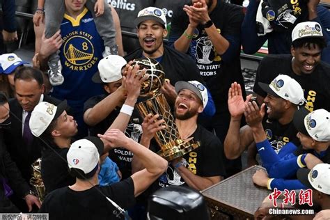 NBA总决赛勇士大胜凯尔特人捧杯 库里首获FMVP-搜狐大视野-搜狐新闻