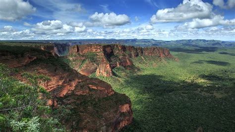 Mountains and vegetation in Chapada dos Guimares National Park, Mato Grosso, Brazil | Windows ...