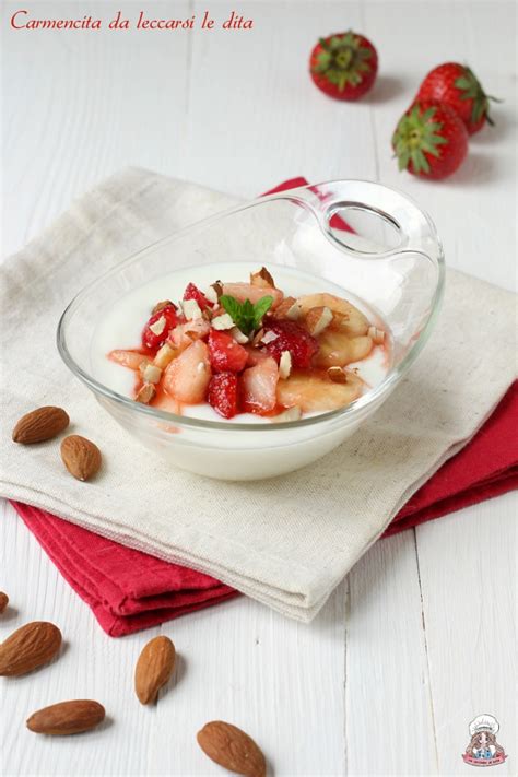 Macedonia di frutta e yogurt idea per la colazione