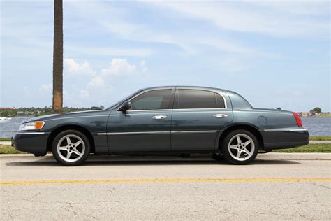 1998 LINCOLN TOWNCAR CUSTOM 4-DOOR SEDAN - Side Profile - 184991