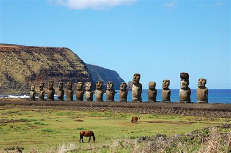 EASTER ISLAND LANDSCAPE - 6 pieces - Play Jigsaw Puzzle for free at Puzzle Factory