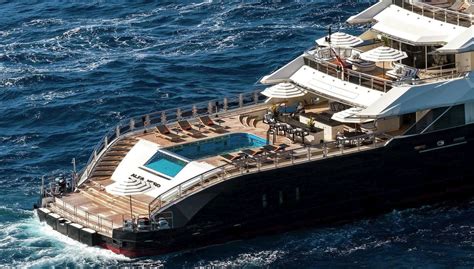 Alfa Nero Superyacht Escapes Disaster as Yacht Club Marina Burns Down ...