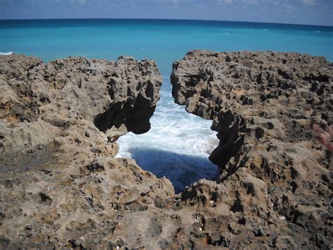 Blowing Rocks Preserve: Dramatic beach in Jupiter is unique