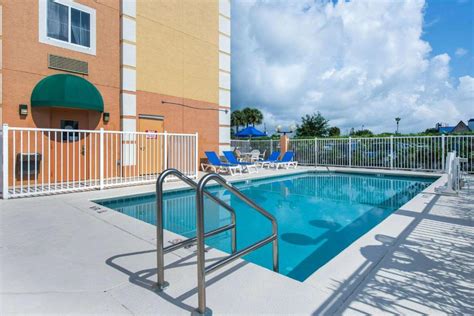 15 Best Orlando Hotels With Free Shuttles To Disney - Disney Trippers