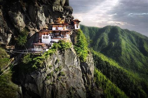 3000 meters high up in the Himalayan Mountains sits the Tigers Nest Monastery (or Taktsang ...