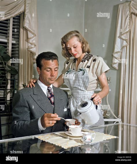 DICK POWELL with his wife June Allyson in 1946 Stock Photo - Alamy