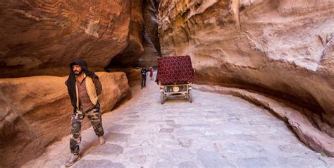 Al Siq Canyon in Petra | Tourist Jordan