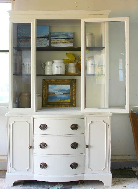 Heir and Space: A China Cabinet in White