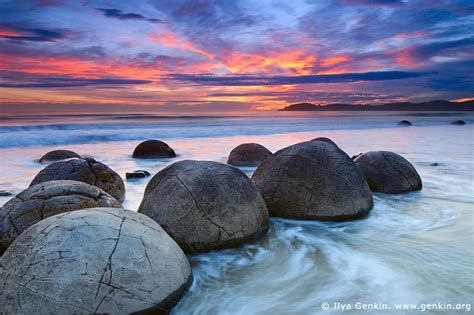 Mysterious places : Visit Moeraki Boulders New Zealand | location on map » Tripfreakz.com