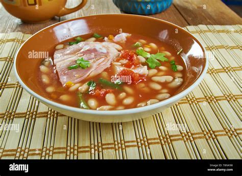 Southern Crock Pot Pinto Beans With Ham Hocks Stock Photo - Alamy