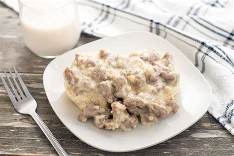 Simple Sausage Gravy {EASY} | The Wooden Spoon Effect