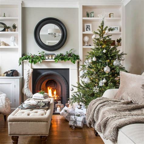 7 Best Christmas Tree Ideas for the Living Room