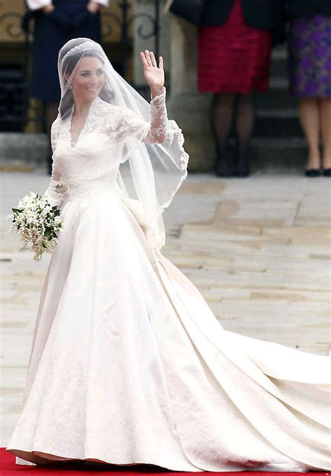 Sarah Burton Designed Kate Middleton's Wedding Dress - eXtravaganzi